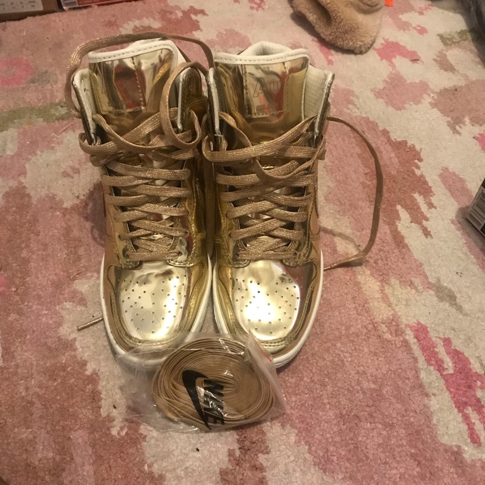 NIKE W'S DUNK SKY HI SP "LIQUID GOLD"